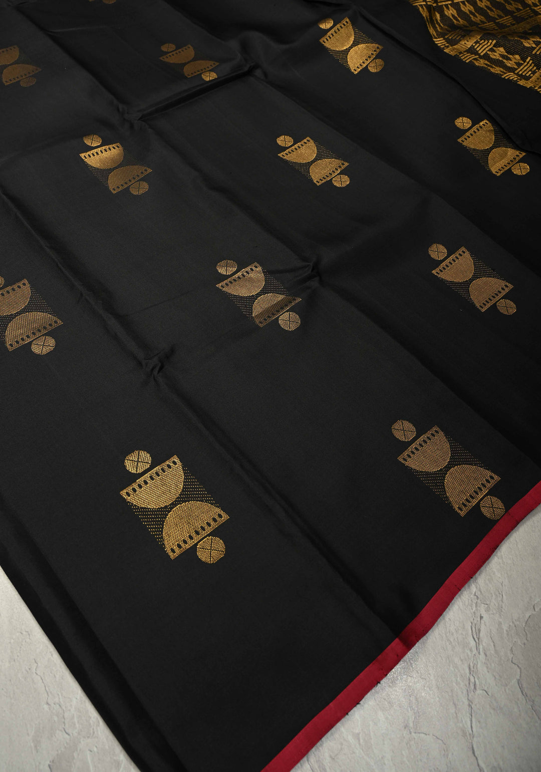Black Borderless Handloom Pure Silk Kanchipattu Saree with Zari Buttas | SILK MARK CERTIFIED