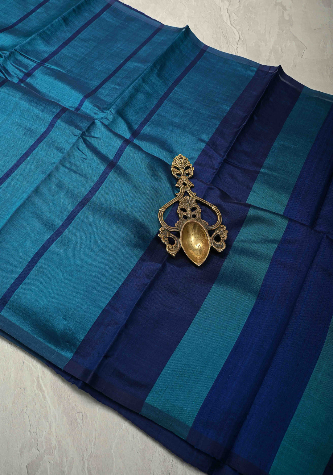 Shades of Blue  Borderless Handwoven Pure Silk Saree With Stripes Pattern | SILK MARK CERTIFIED