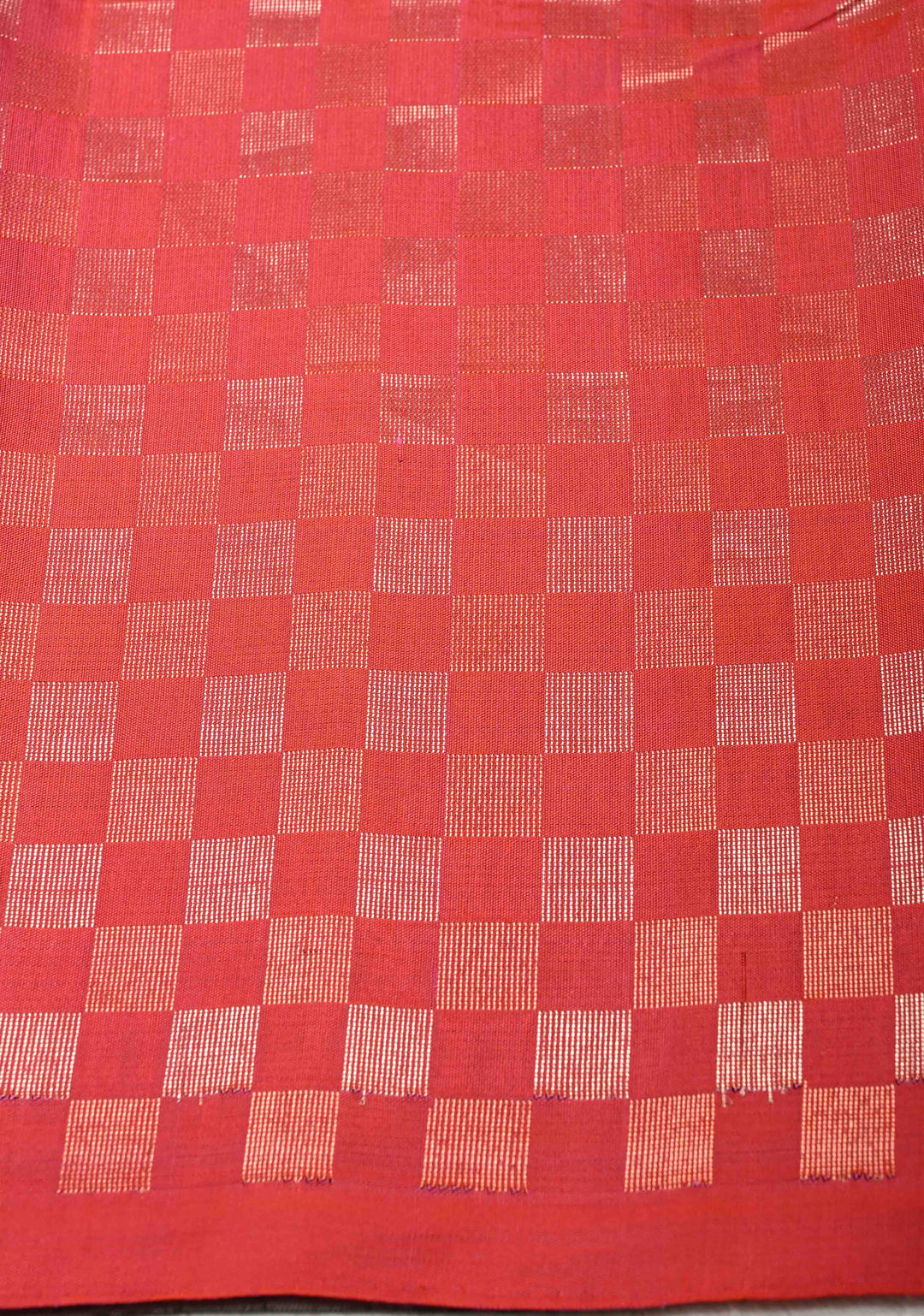 Gray Borderless Handwoven Pure Silk Saree With Squared Design | SILK MARK CERTIFIED | SHOBITAM