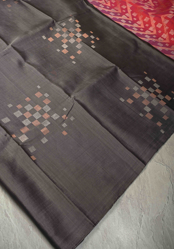 Gray Borderless Handwoven Pure Silk Saree With Squared Design | SILK MARK CERTIFIED | SHOBITAM