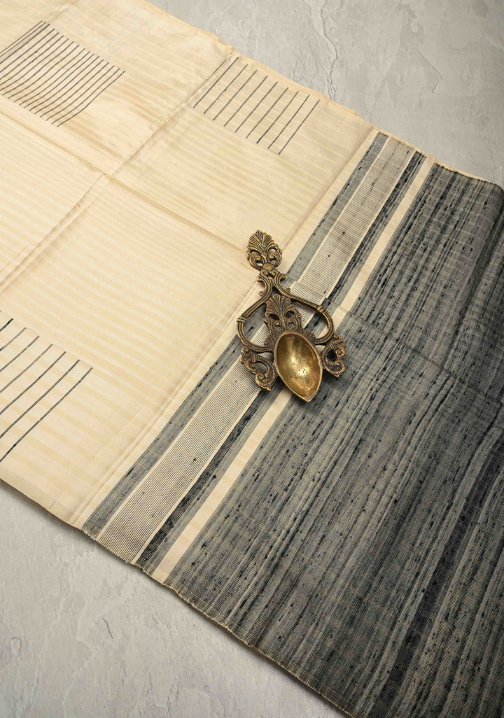 Off White Boderless Handloom Pure Silk Kanchi Saree With Verticle Stripes | SILK MARK CERTIFIED