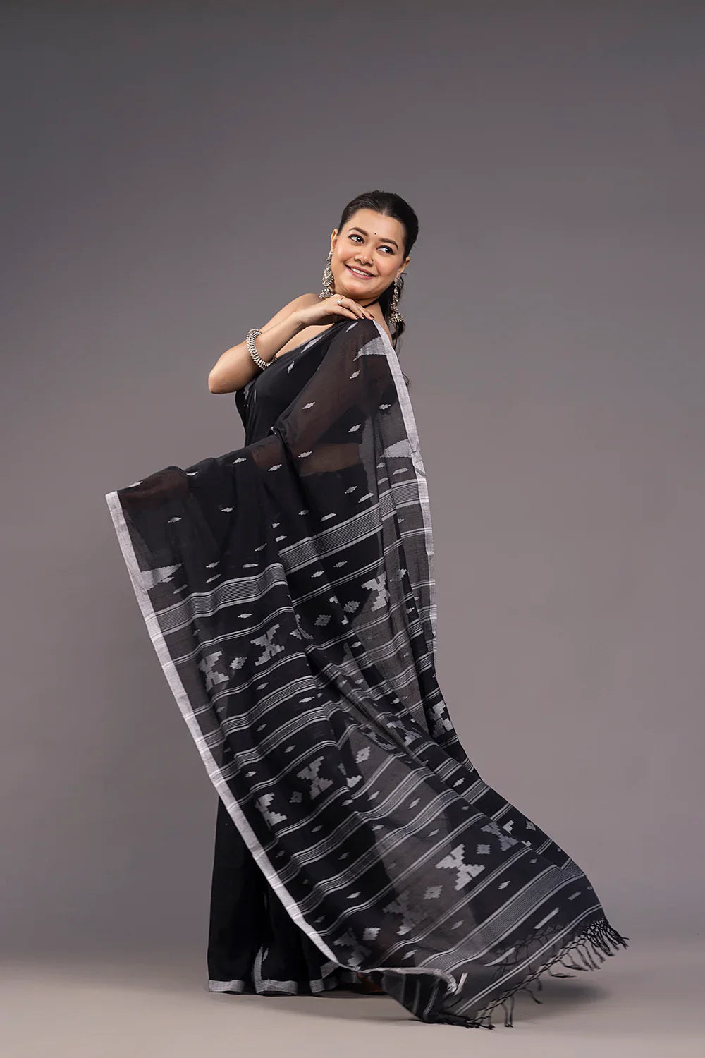 Handloom Black Soft Cotton Jamdani Saree | SHOBITAM