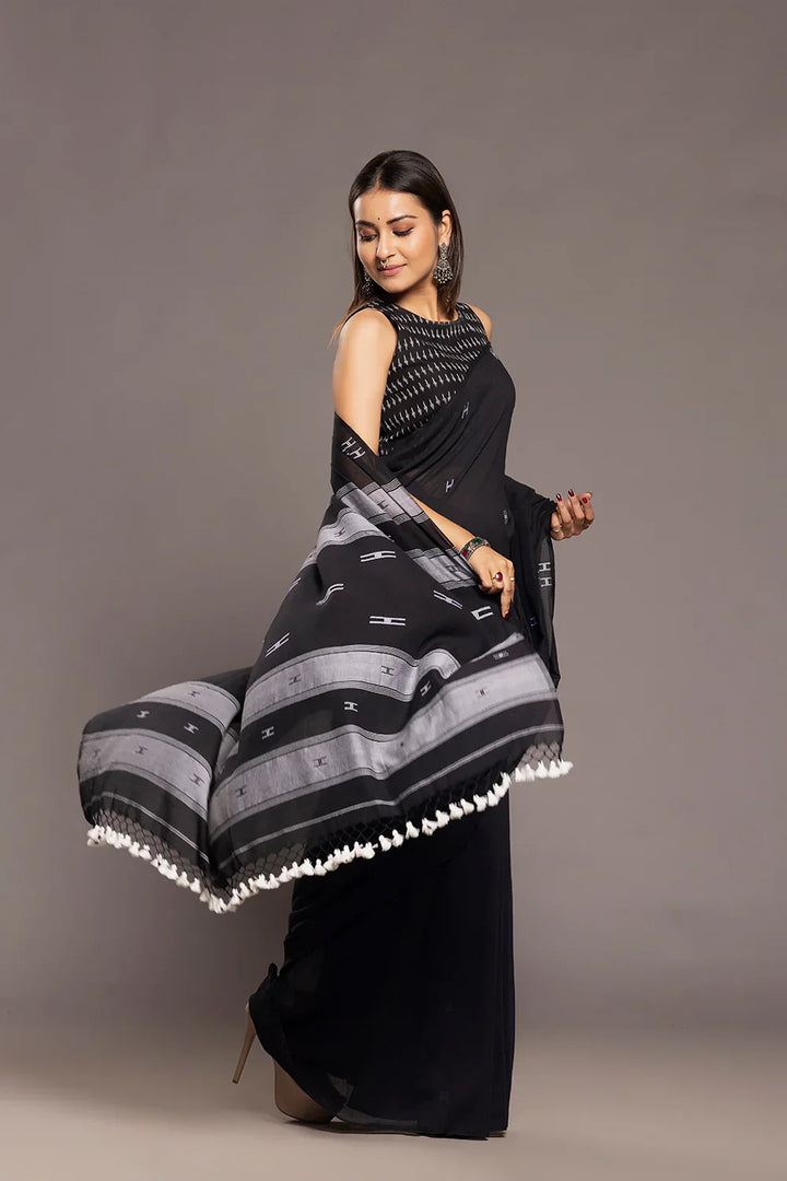 Handloom Black & White Soft Cotton Jamdani Saree | SHOBITAM
