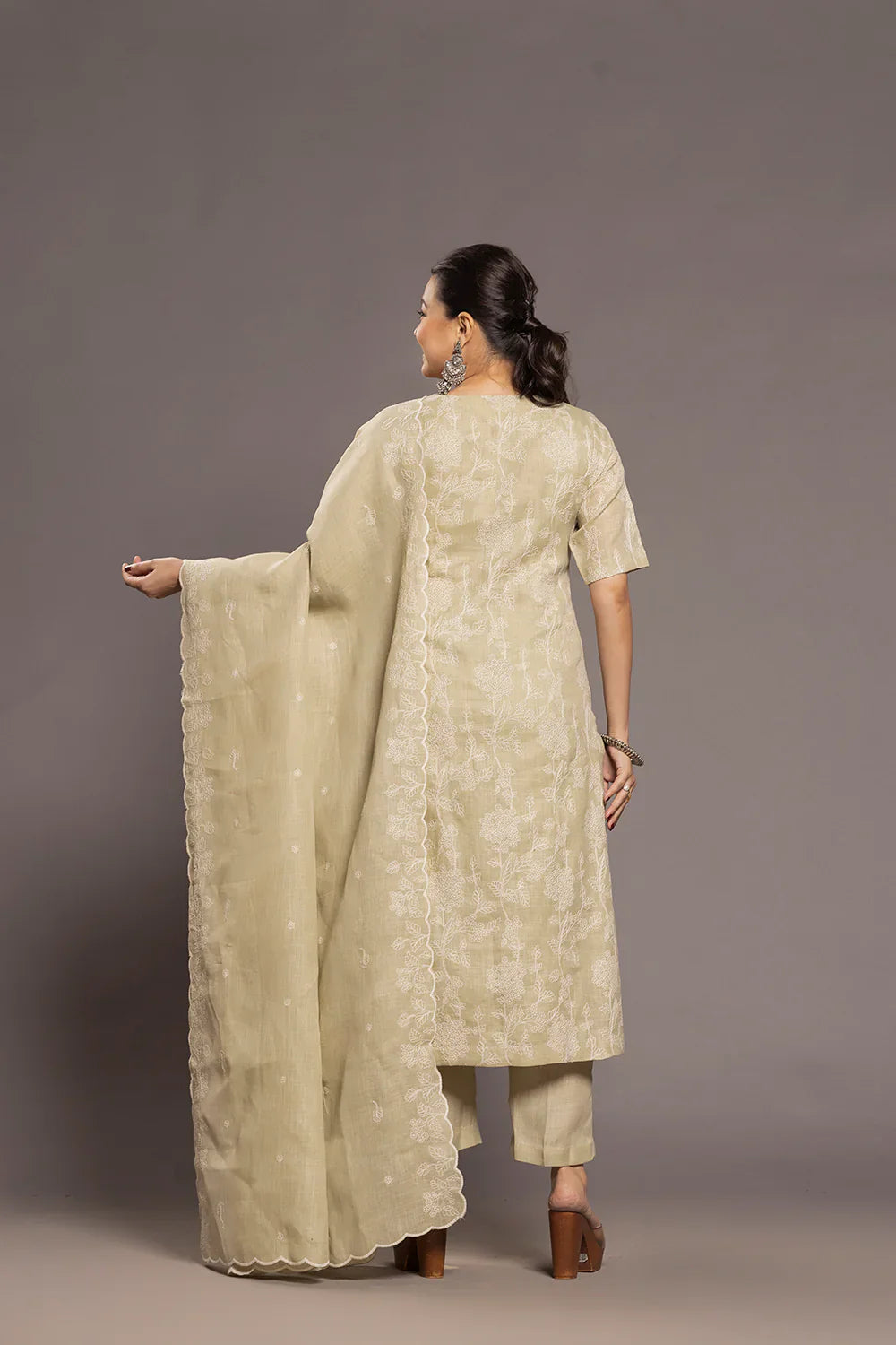 Green Essence Linen Emnbriodered Kurta Set With Dupatta | SHOBITAM