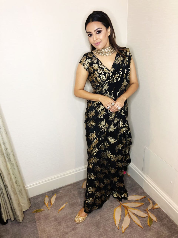 MIRROR MAZE Traditional Zari Embroidered Ethnic Mojaris for Women
