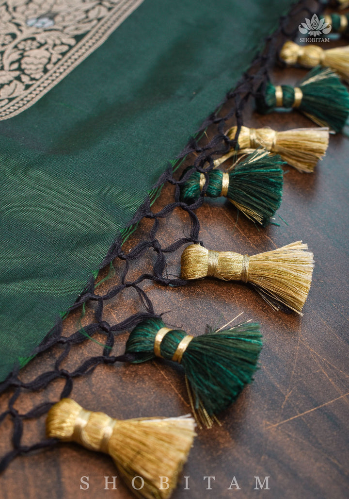 Alfi Floral Jaal Pure Banarasi Katan Silk saree in Hunter Green | SILK MARK CERTIFIED