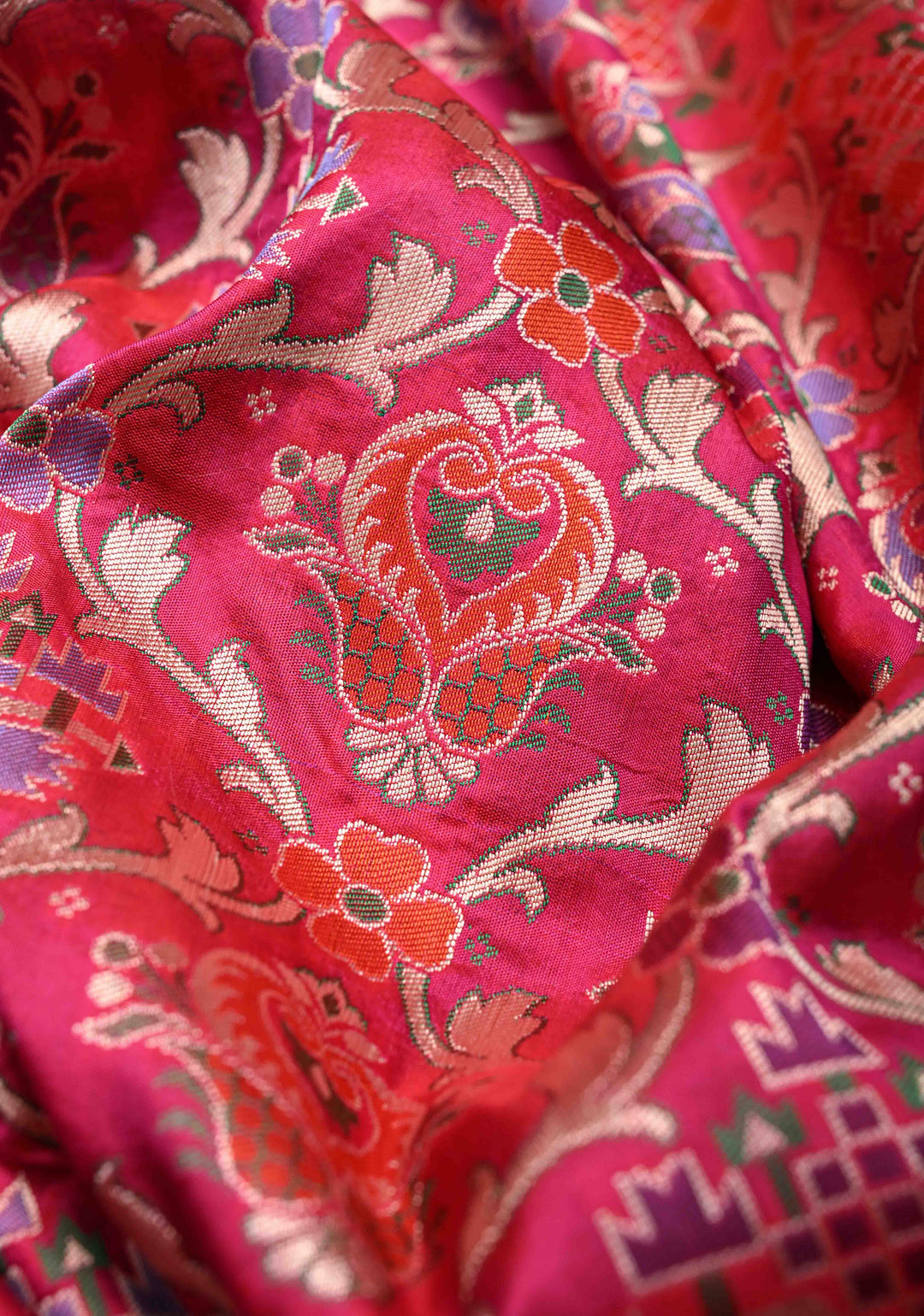 Exquisite Banarasi Patola Meenakari Katan Silk Saree in Red-pink shot color with Intricate Pallu | SILK MARK CERTIFIED