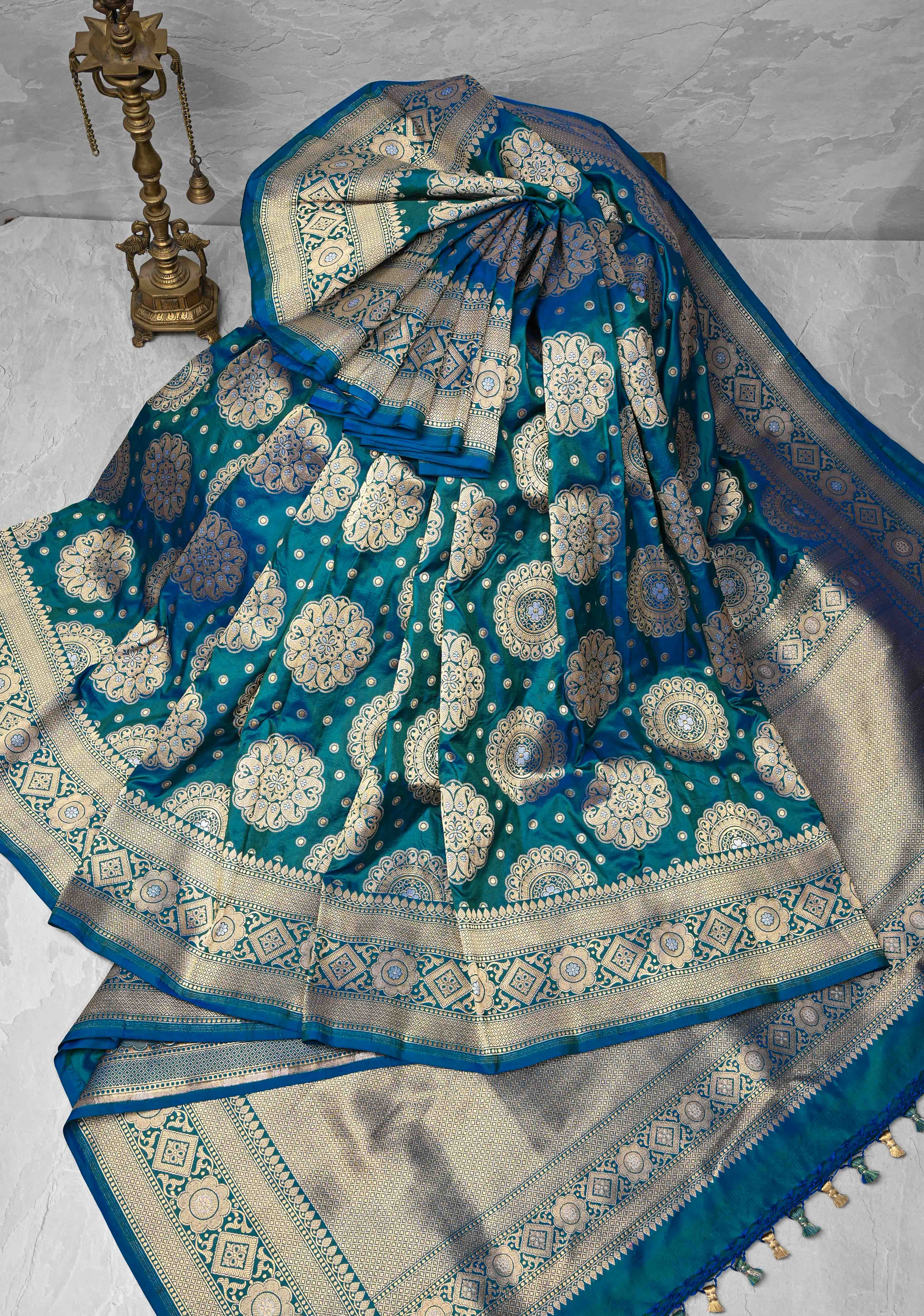 Sarees Under 30000 – Shobitam India