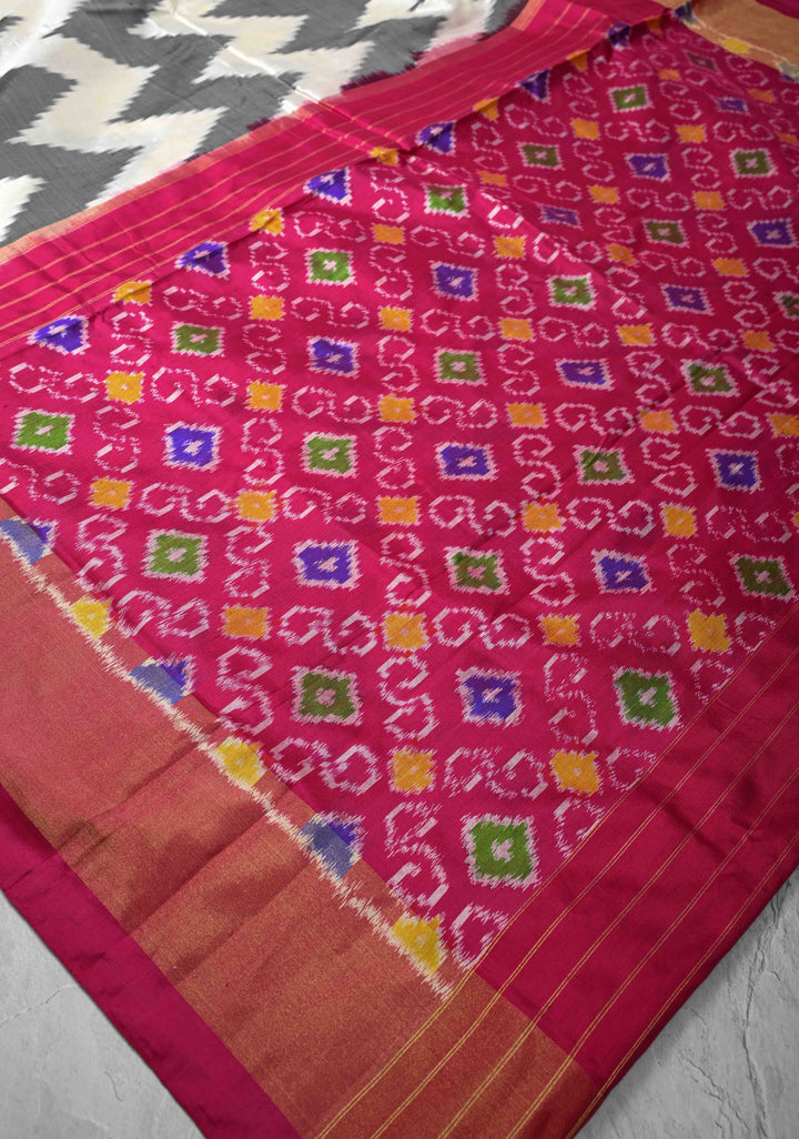 Ivory Uppada Handloom Pochampally Ikkat Silk Saree with Zari Border | SILK MARK CERTIFIED