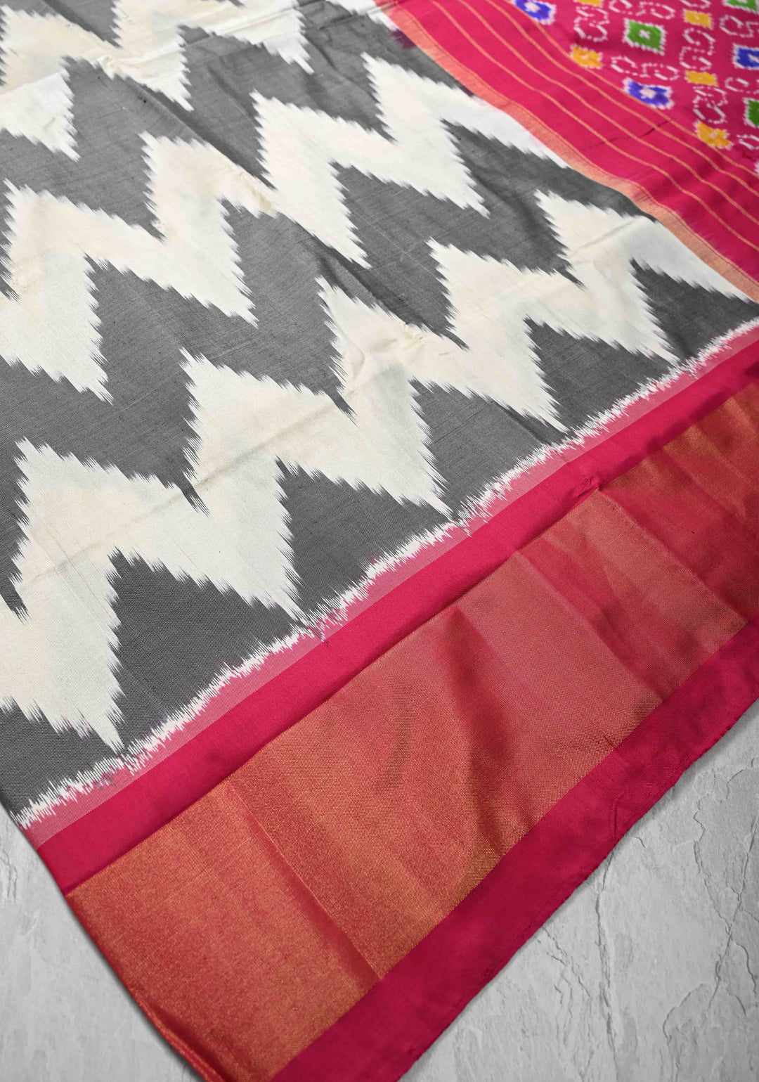 Ivory Uppada Handloom Pochampally Ikkat Silk Saree with Zari Border | SILK MARK CERTIFIED