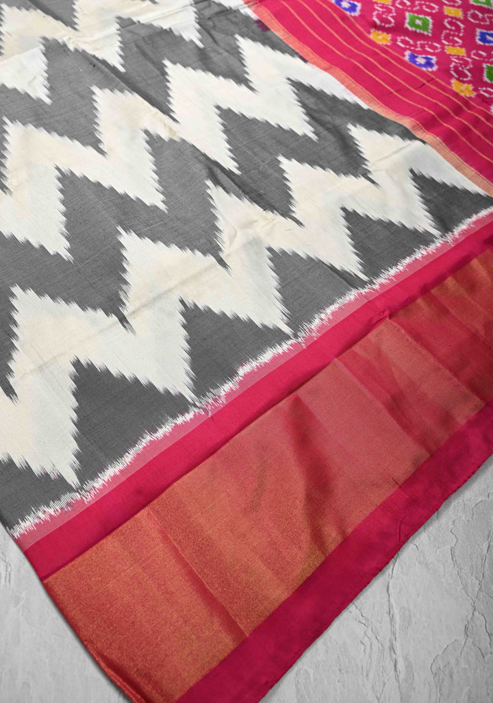 Ivory Uppada Handloom Pochampally Ikkat Silk Saree with Zari Border | SILK MARK CERTIFIED
