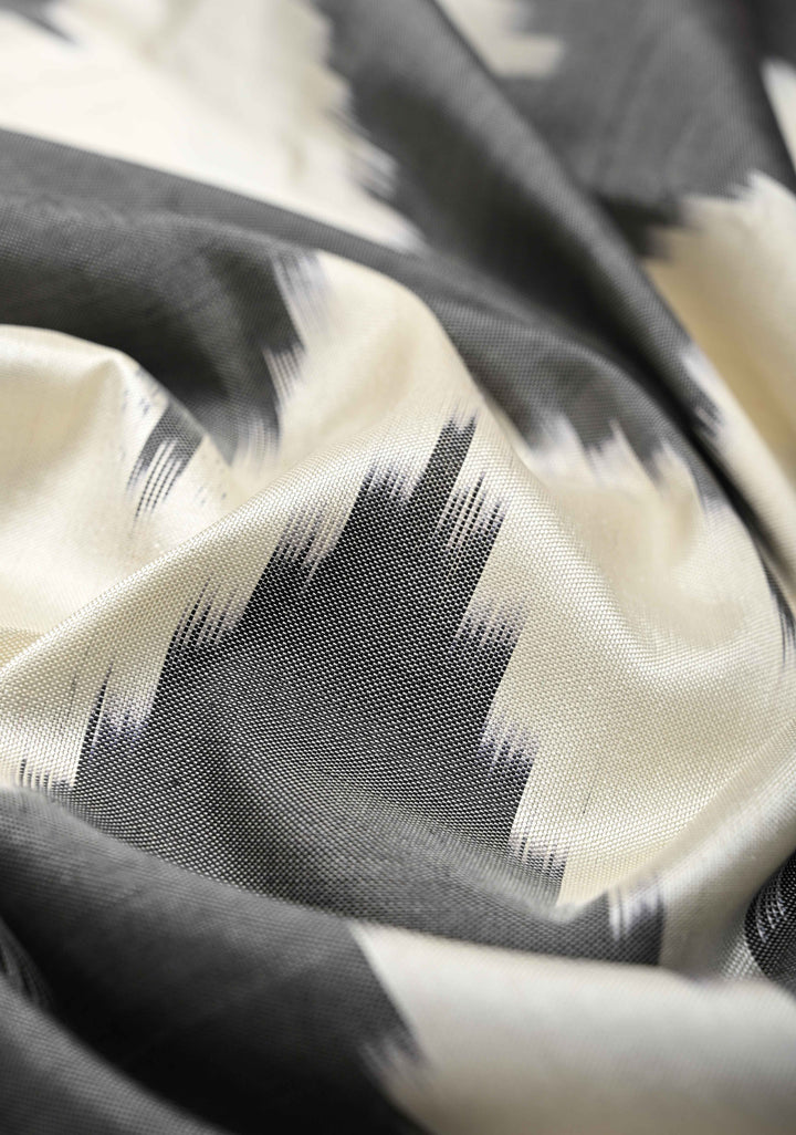 Ivory Uppada Handloom Pochampally Ikkat Silk Saree with Zari Border | SILK MARK CERTIFIED