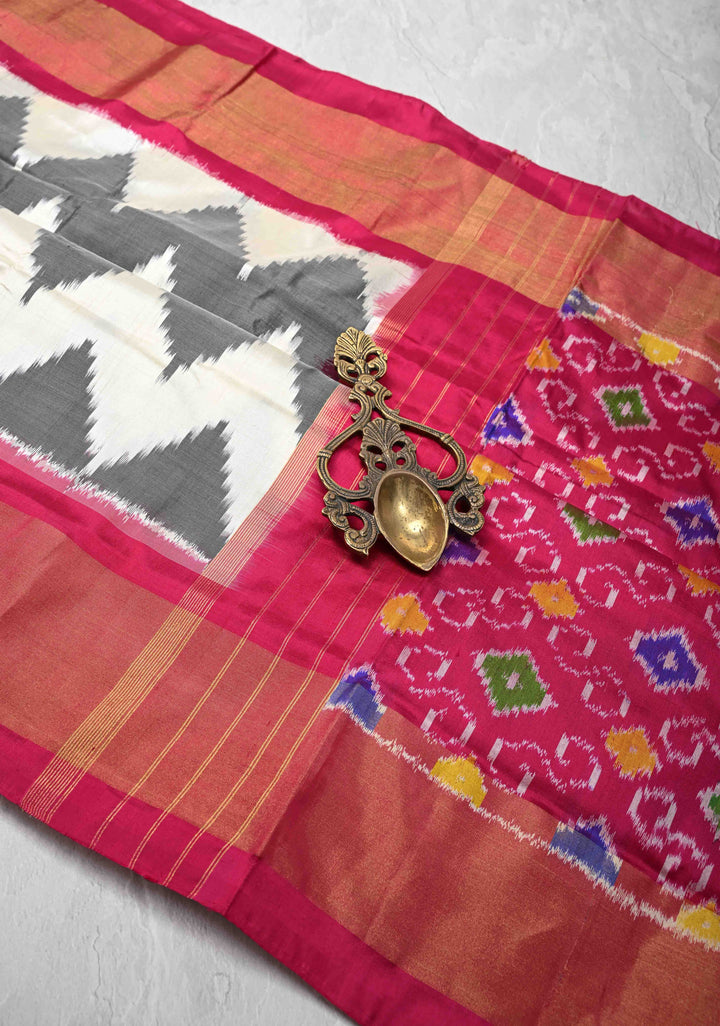 Ivory Uppada Handloom Pochampally Ikkat Silk Saree with Zari Border | SILK MARK CERTIFIED