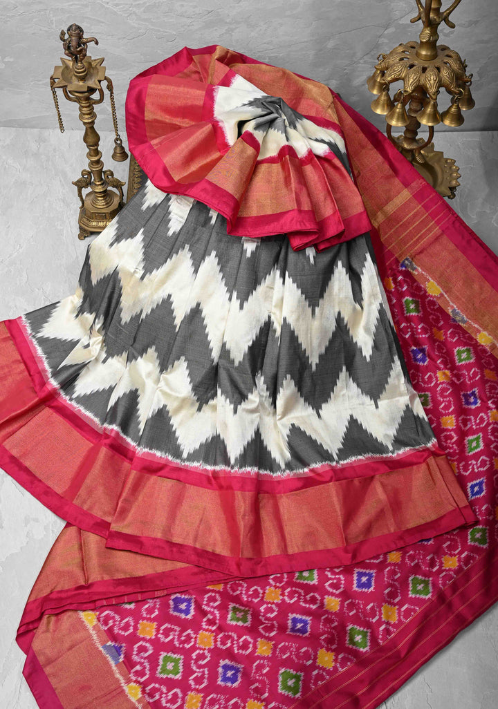 Ivory Uppada Handloom Pochampally Ikkat Silk Saree with Zari Border | SILK MARK CERTIFIED