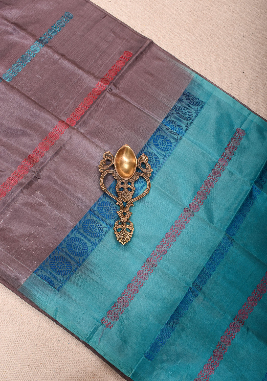 Vegan Silk Saree in Gray with Fancy Cyan Pallu – A Refined Fusion of Subtlety and Vibrance