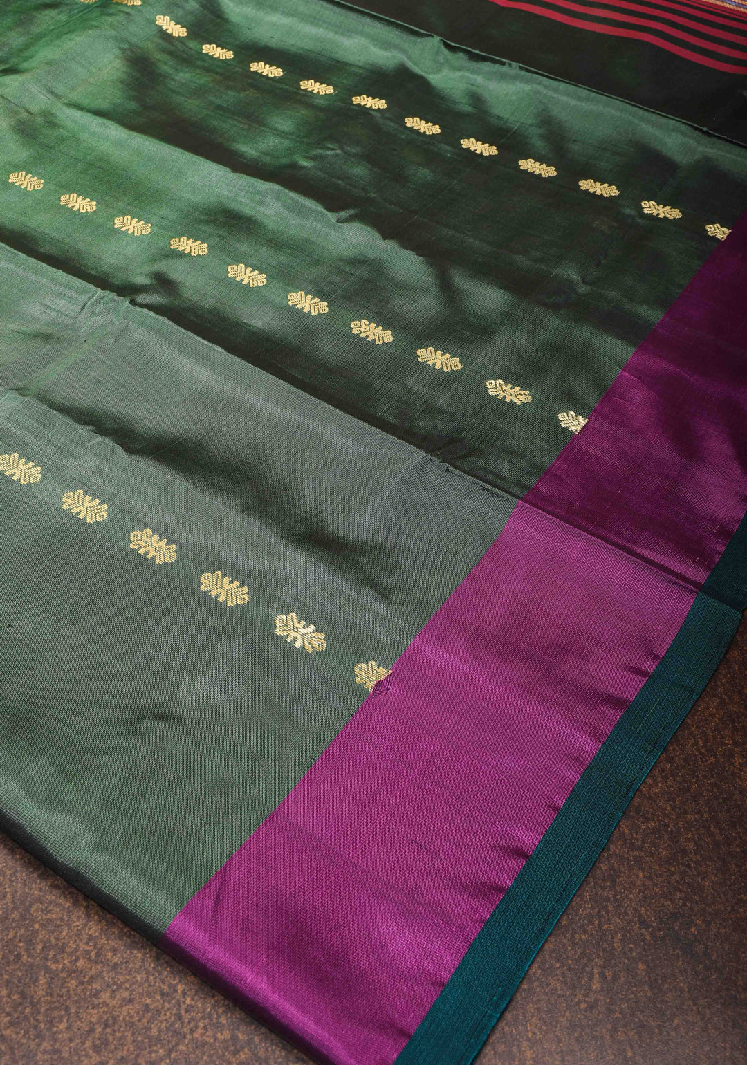 Elegant Green Vegan Handloom Saree with Dual-Tone Border and Resham Work, no Blouse piece