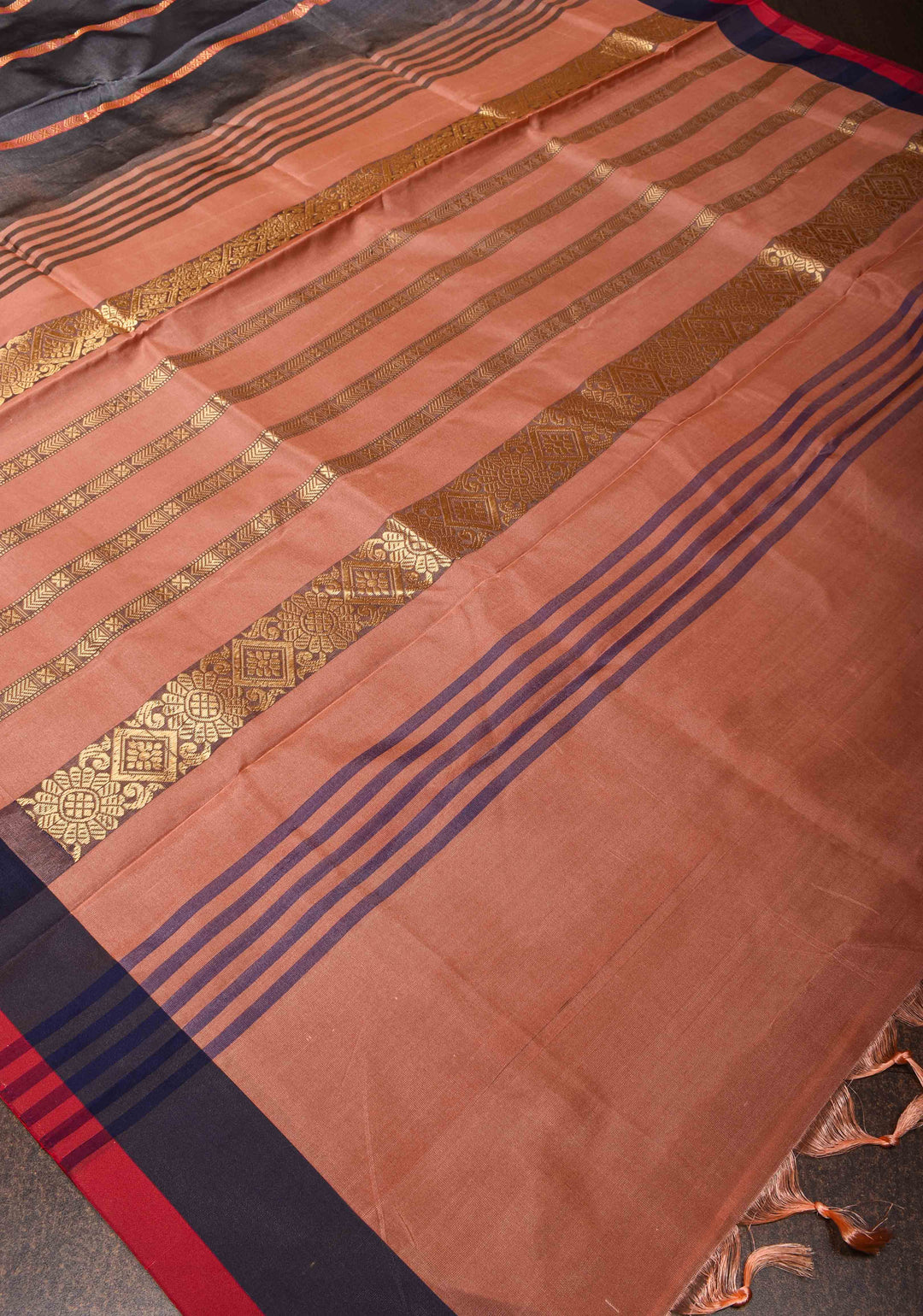 Vegan Silk Handloom Saree in Dark Grey with Contrast Pallu, No Blouse piece