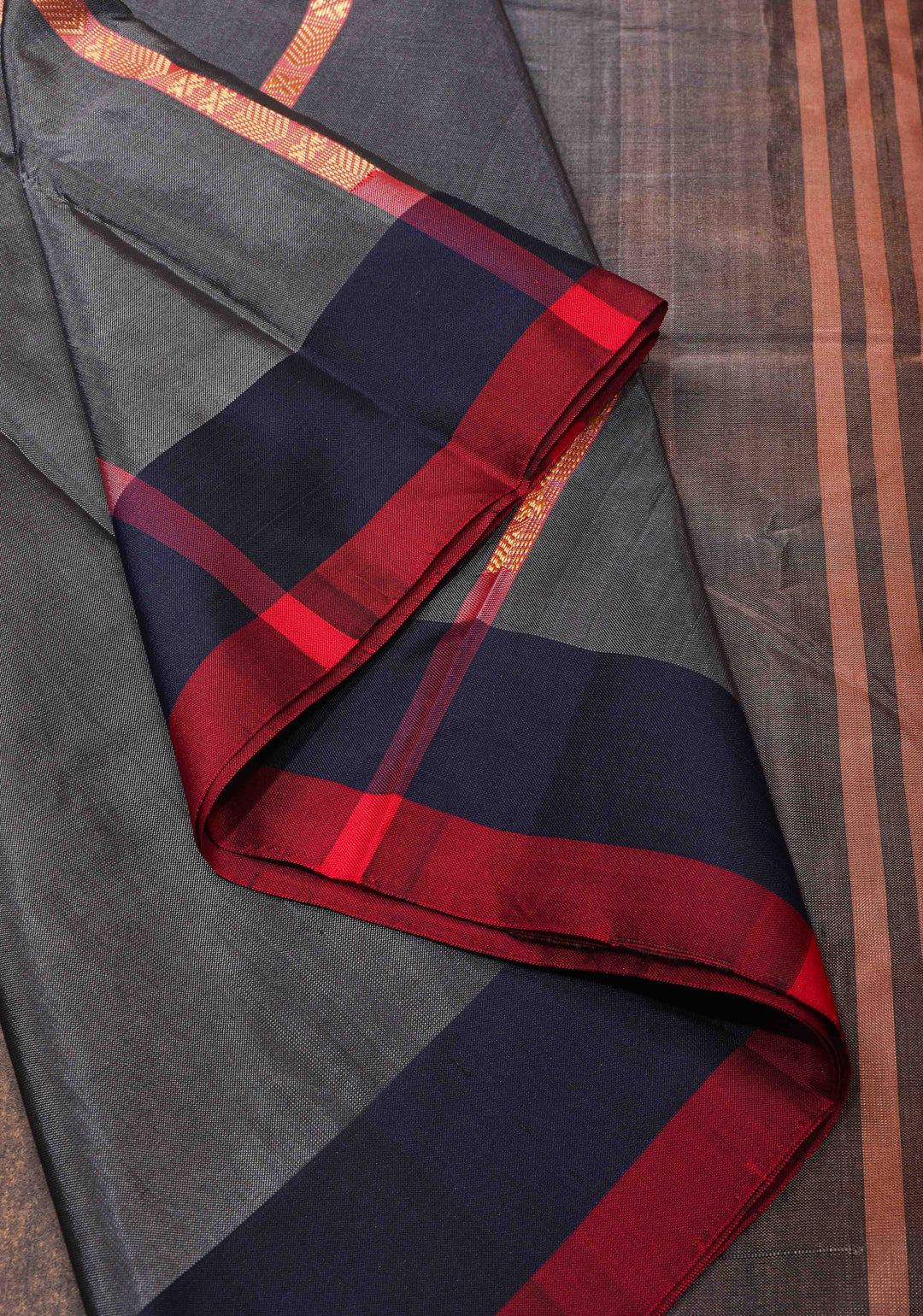 Vegan Silk Handloom Saree in Dark Grey with Contrast Pallu, No Blouse piece