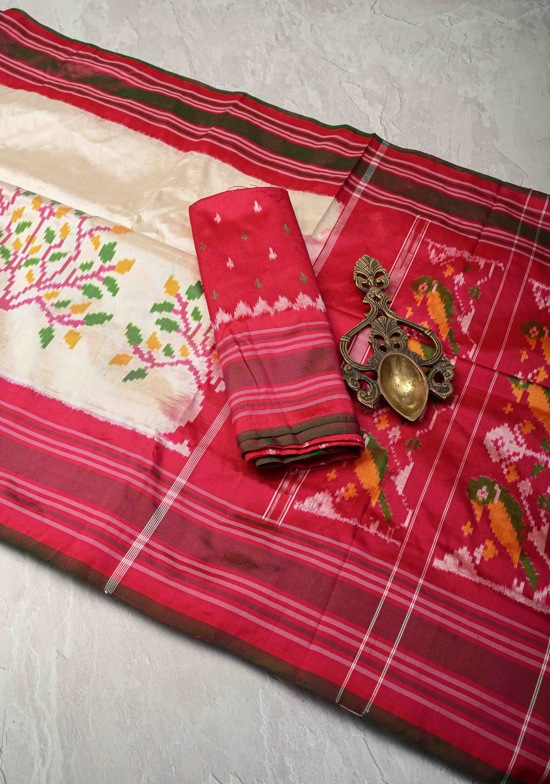 Off White Pochampally  Pure Silk Saree with Ikkat Tree motifs Contrast Border | SILK MARK CERTIFIED