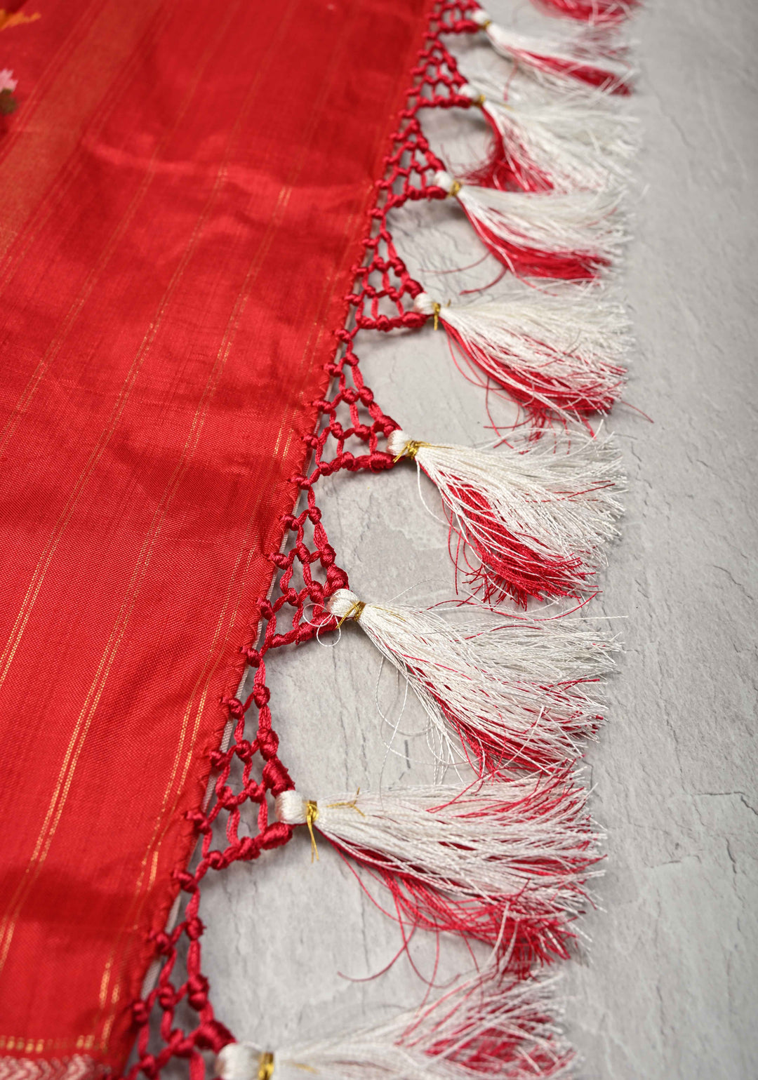 Off White Pochampally Ikkat Pure Silk Saree with Contrast Zari Border | SILK MARK CERTIFIED