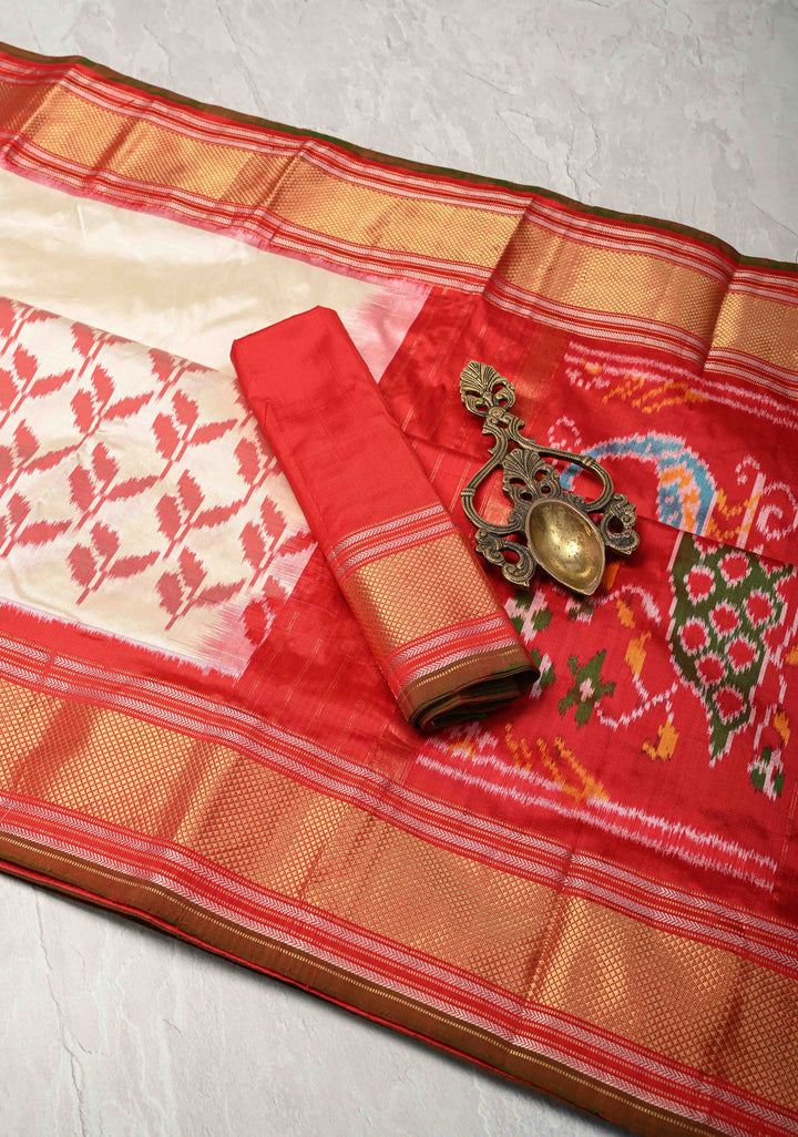 Off White Pochampally Ikkat Pure Silk Saree with Contrast Zari Border | SILK MARK CERTIFIED