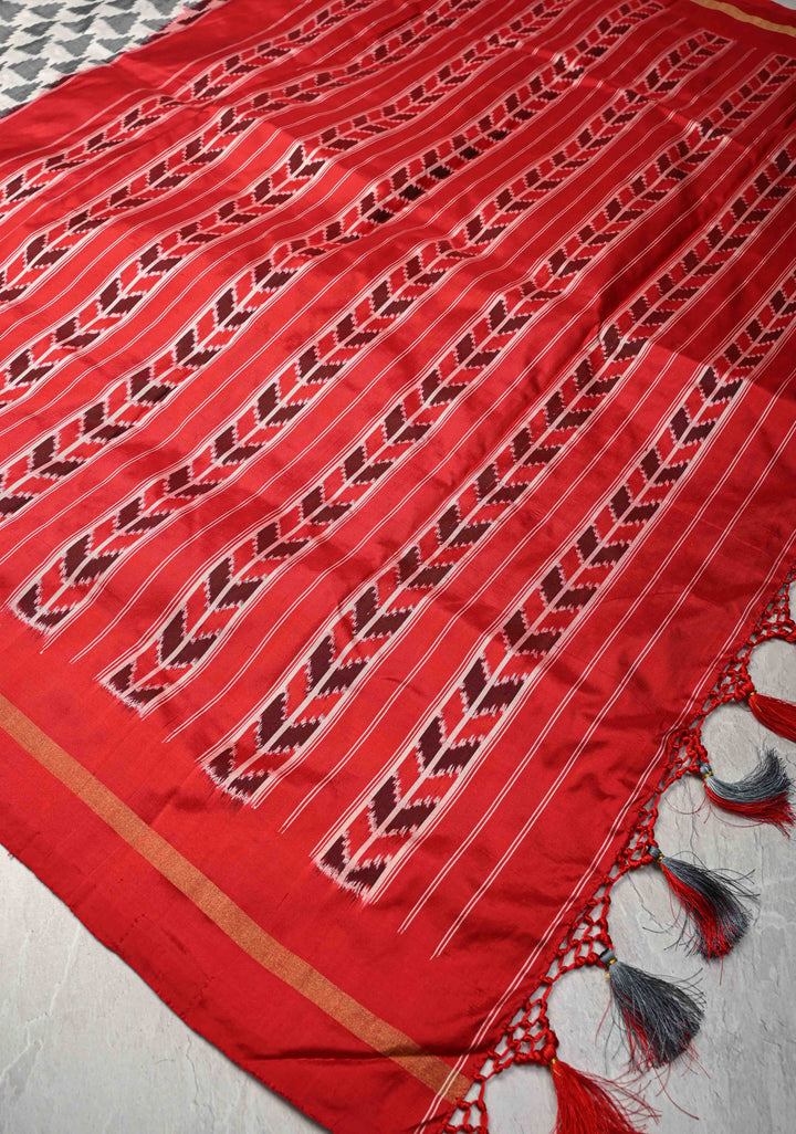 Off White Pochampally Ikkat Pure Silk Saree Patola Brocade and Contrast Zari Border | SILK MARK CERTIFIED