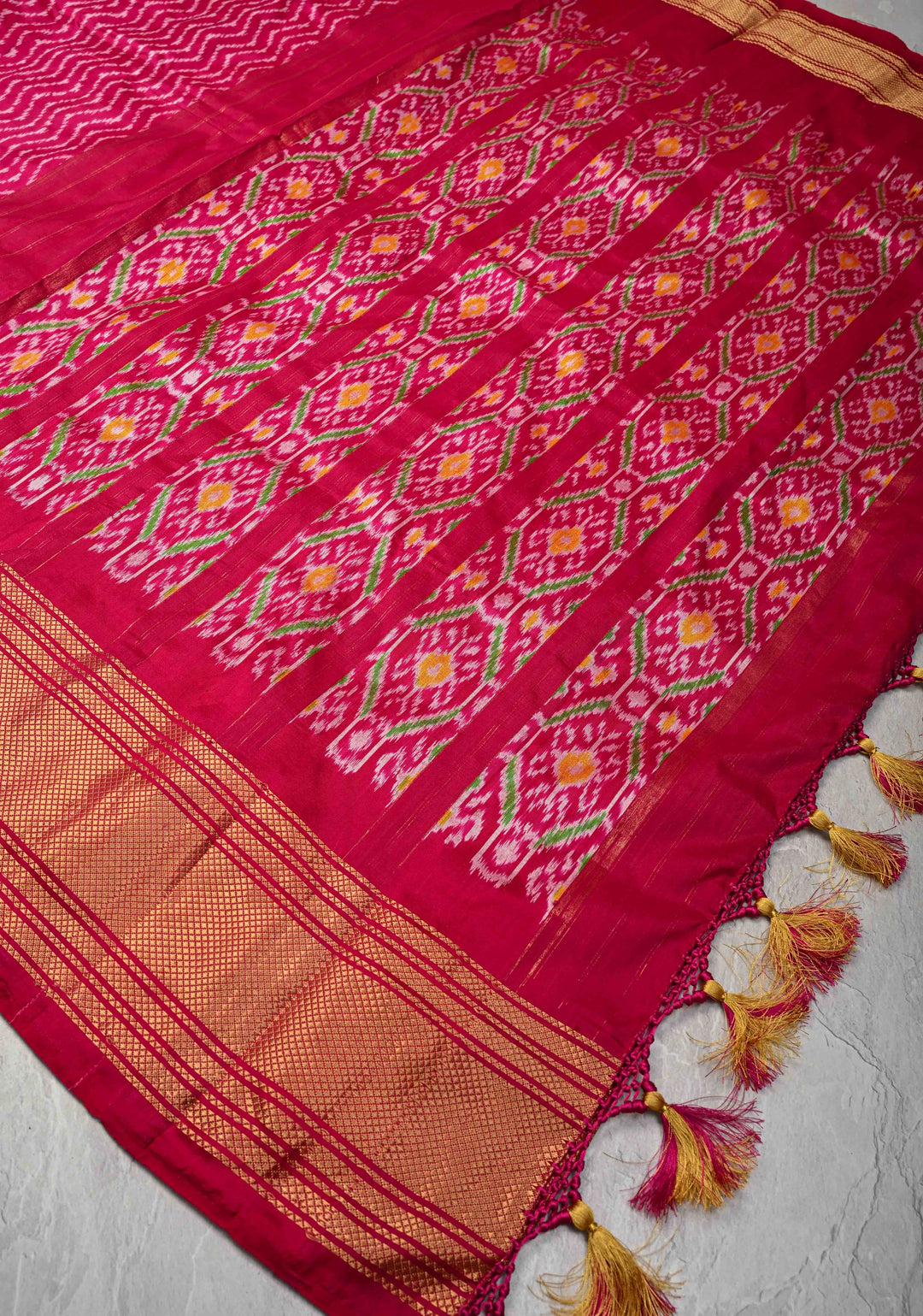 Pink Dual tone Pochampally Ikkat Pure Silk Saree with Zigzag Pattern and Zari Border | SILK MARK CERTIFIED