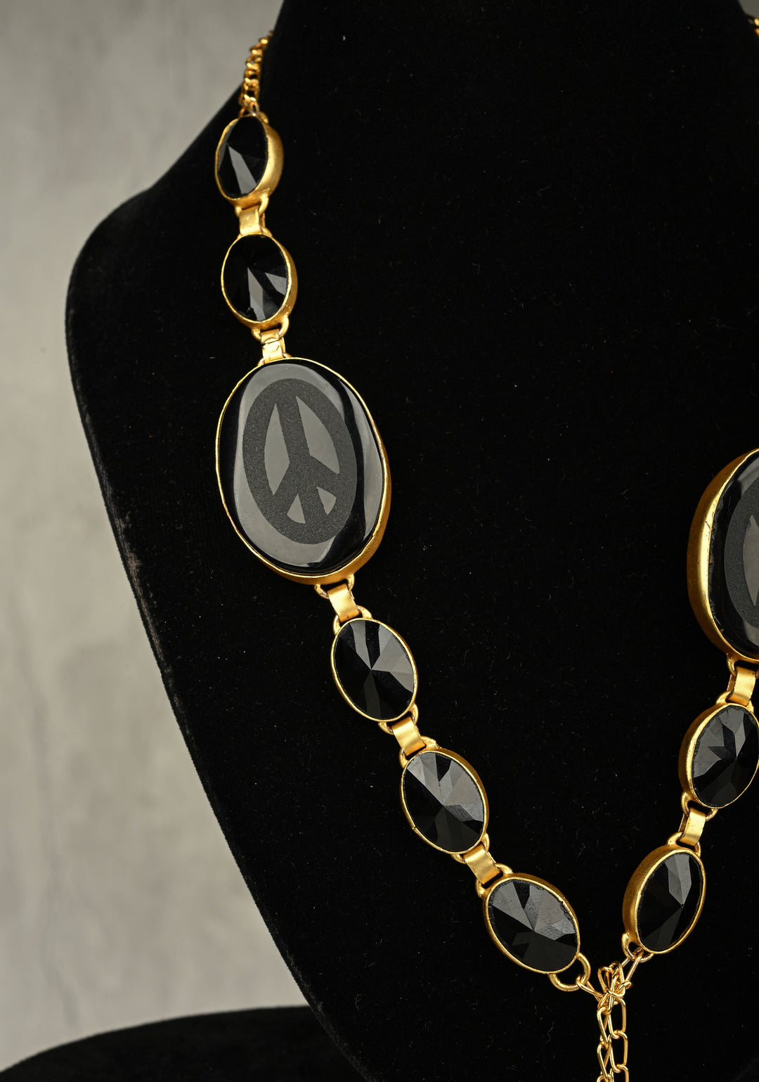 Black onyx and Glass Tie-Style Necklace
