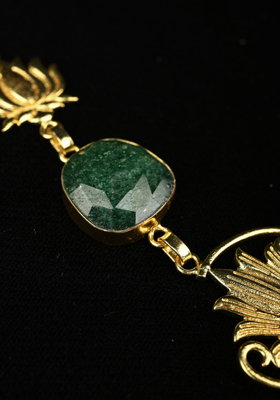 Green Ropada Chain Necklace and Lotus Motifs
