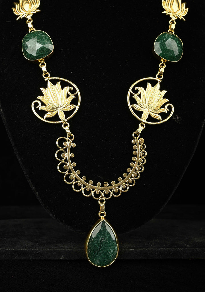 Green Ropada Chain Necklace and Lotus Motifs