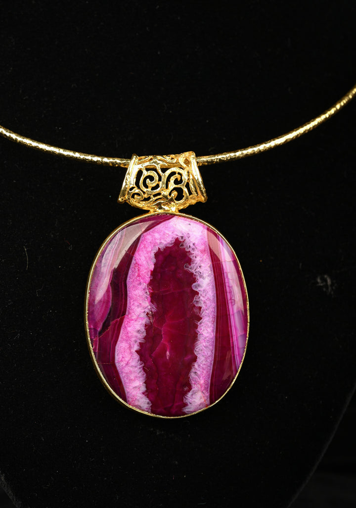Hasli Necklace with Purple Lace Agate Pendant