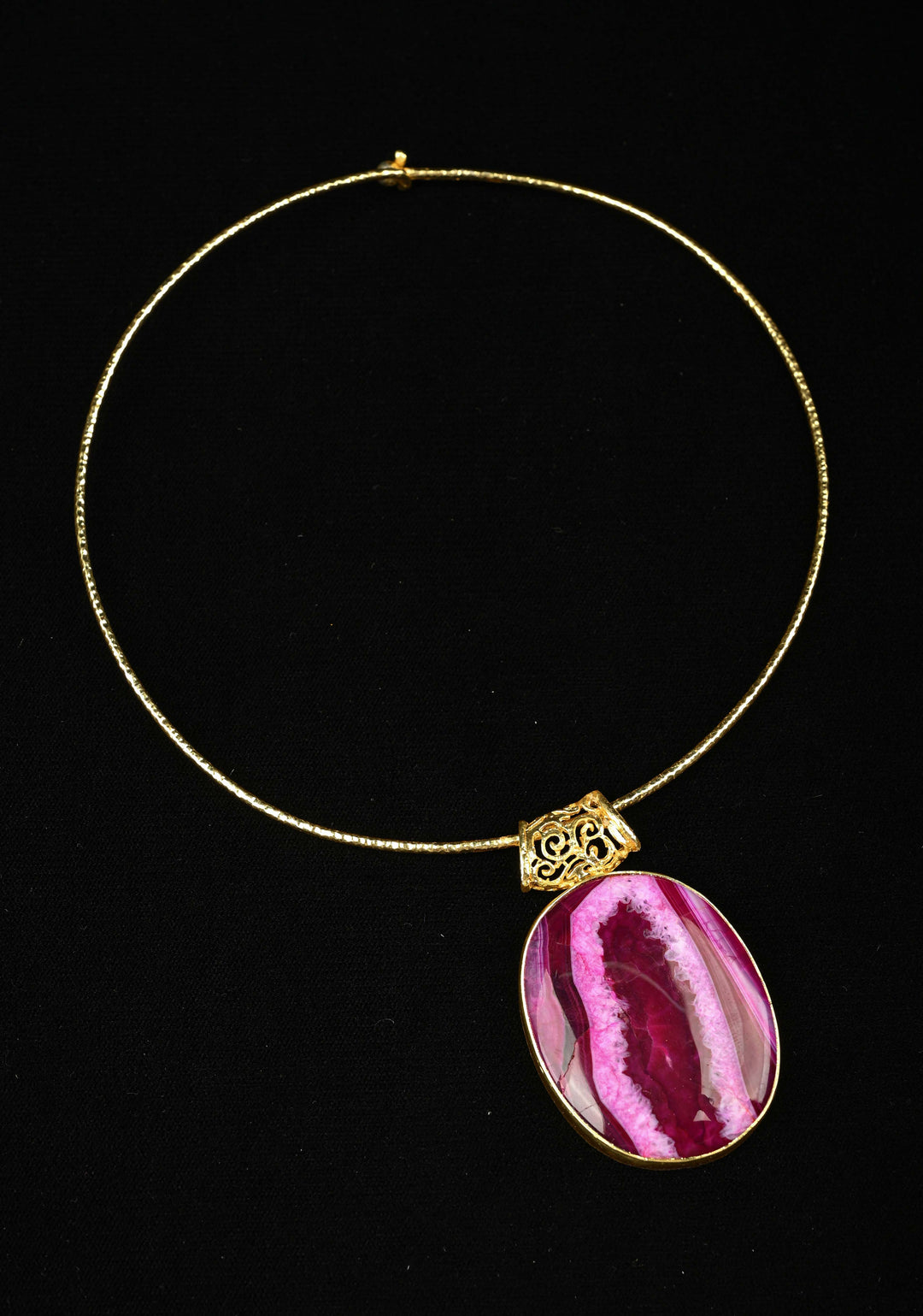 Hasli Necklace with Purple Lace Agate Pendant