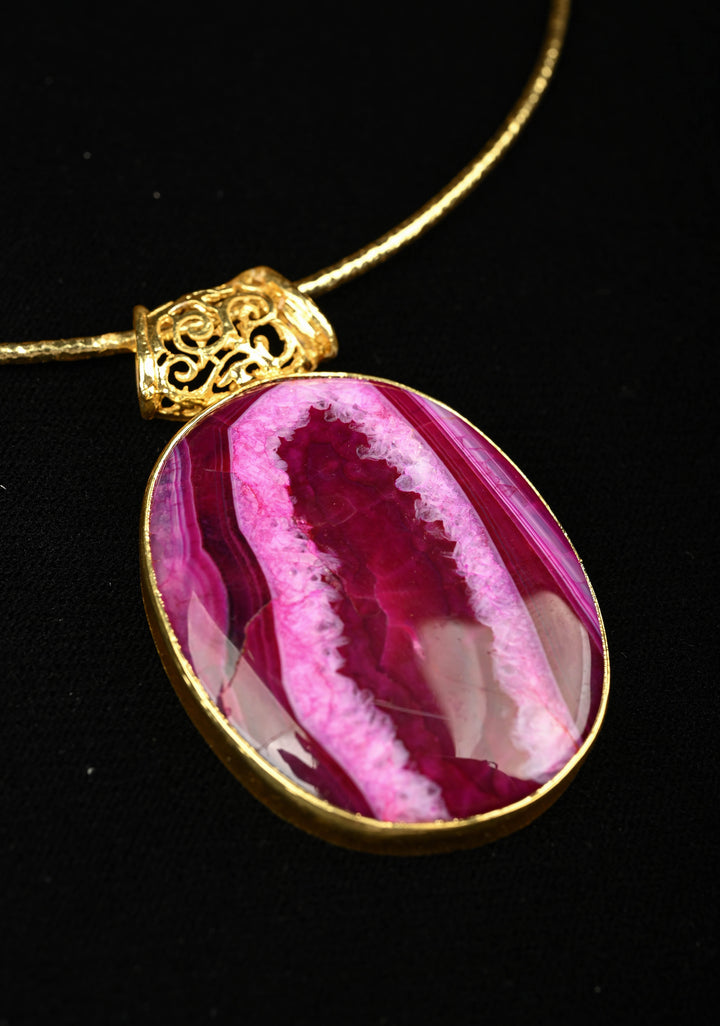 Hasli Necklace with Purple Lace Agate Pendant