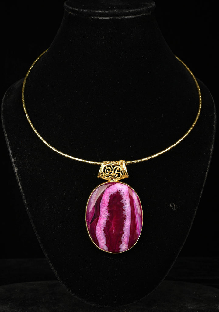 Hasli Necklace with Purple Lace Agate Pendant