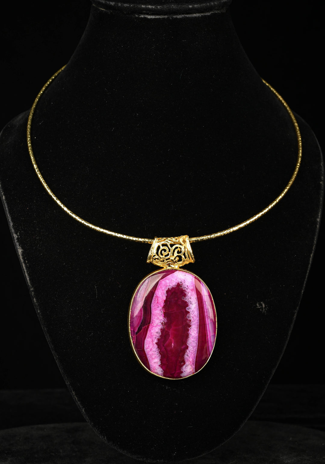 Hasli Necklace with Purple Lace Agate Pendant