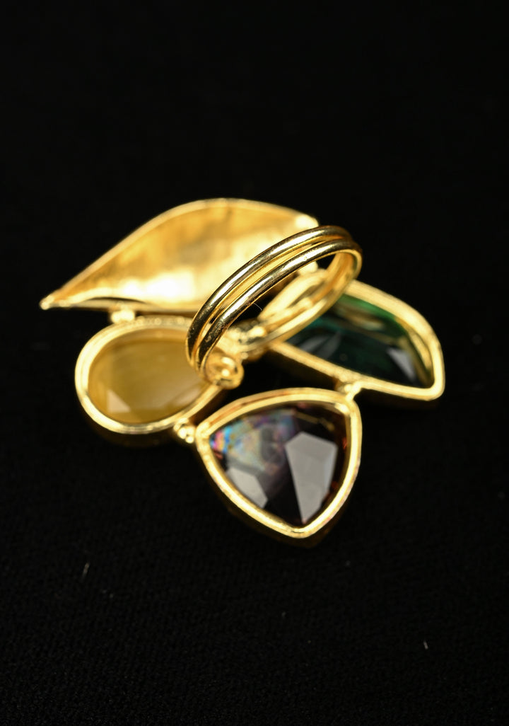Ocean Theme Gold Tone Shell Motif Ring with Multicolor Glass stones