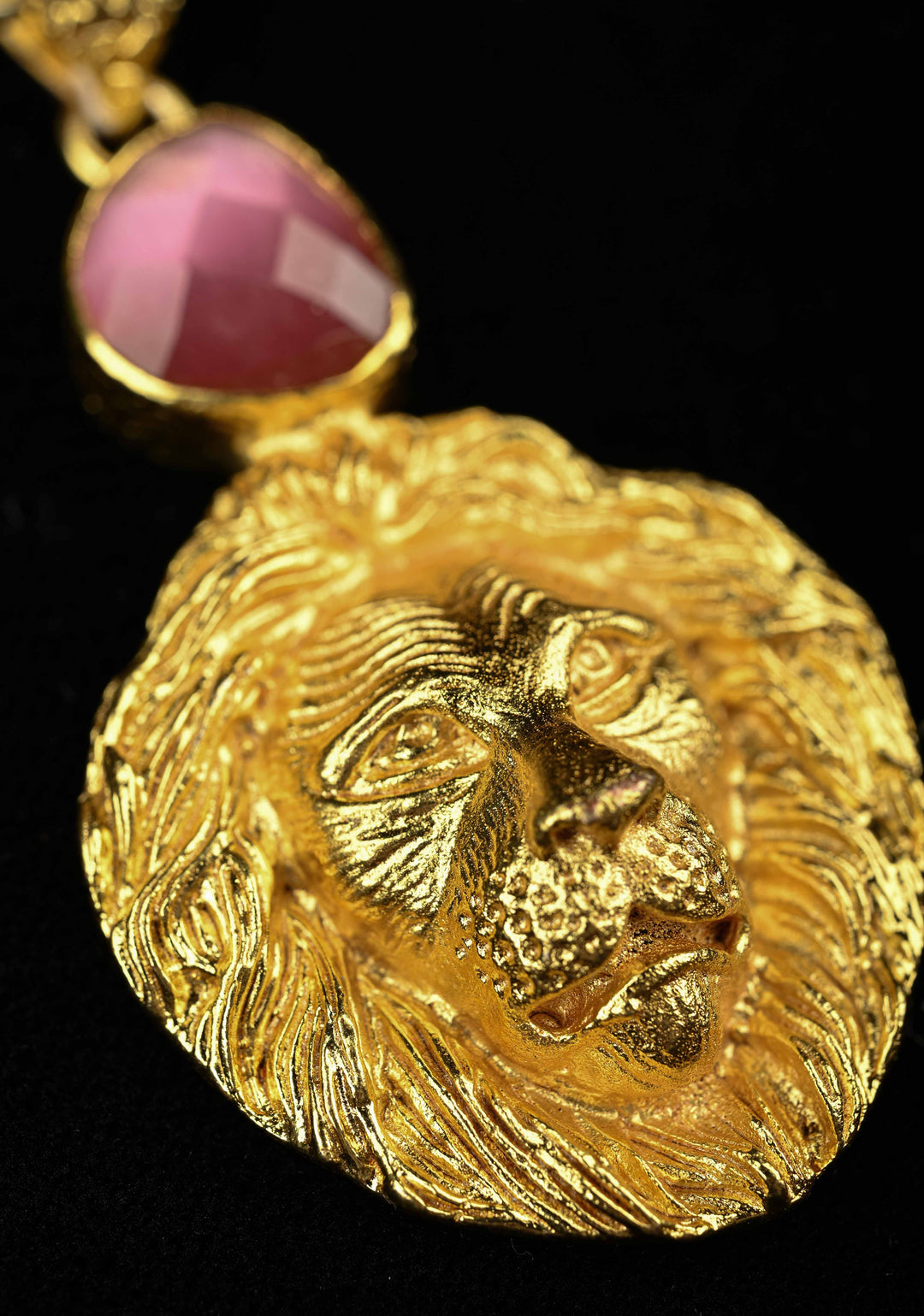 Monalisa Stone Lion Head Pendant Necklace