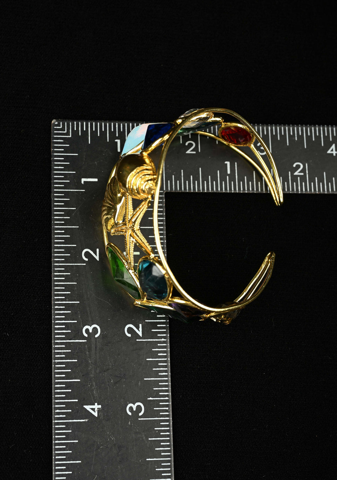 Ajustable HandCuff Bracelet With Gold Toned Metal Seashells-Star fish and MultiColor Glass GemStones