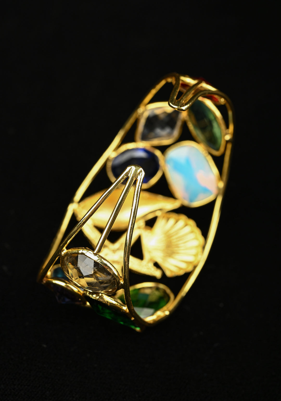 Ajustable HandCuff Bracelet With Gold Toned Metal Seashells-Star fish and MultiColor Glass GemStones