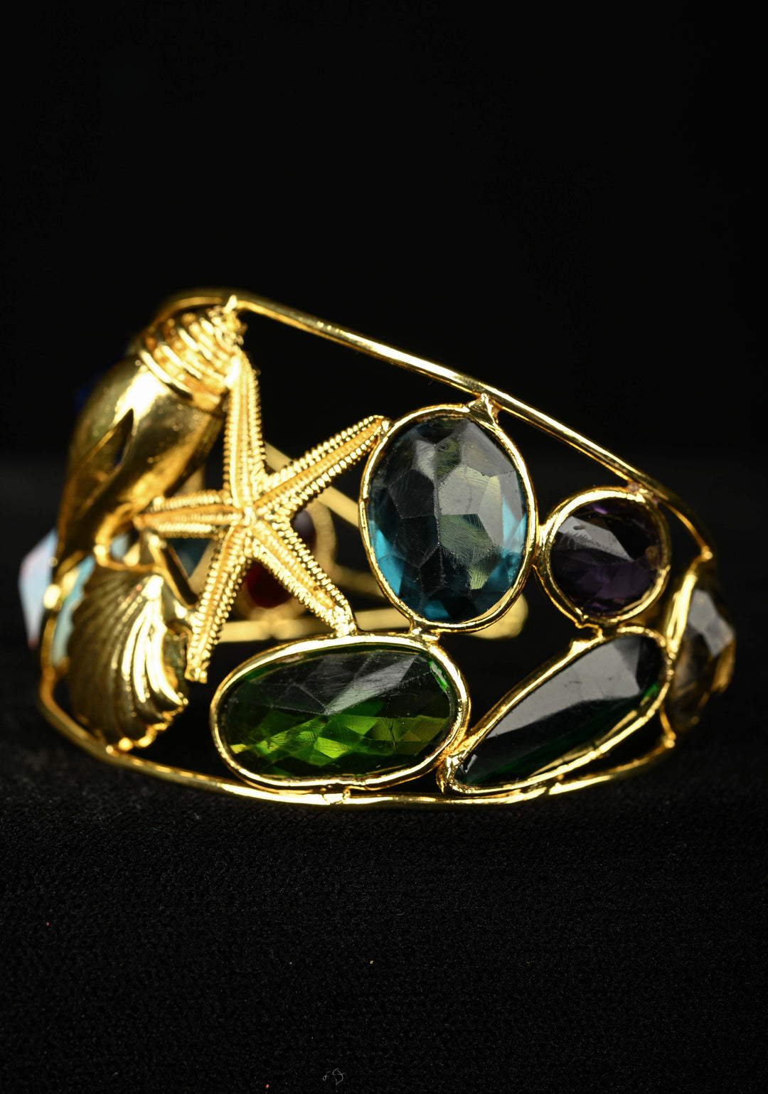 Ajustable HandCuff Bracelet With Gold Toned Metal Seashells-Star fish and MultiColor Glass GemStones