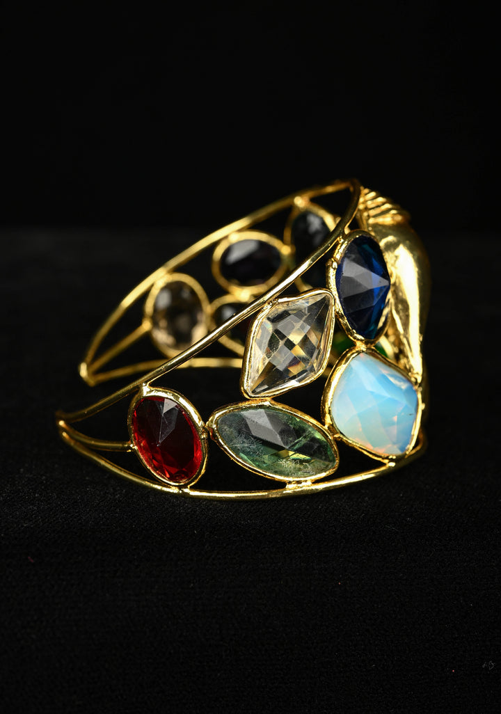Ajustable HandCuff Bracelet With Gold Toned Metal Seashells-Star fish and MultiColor Glass GemStones