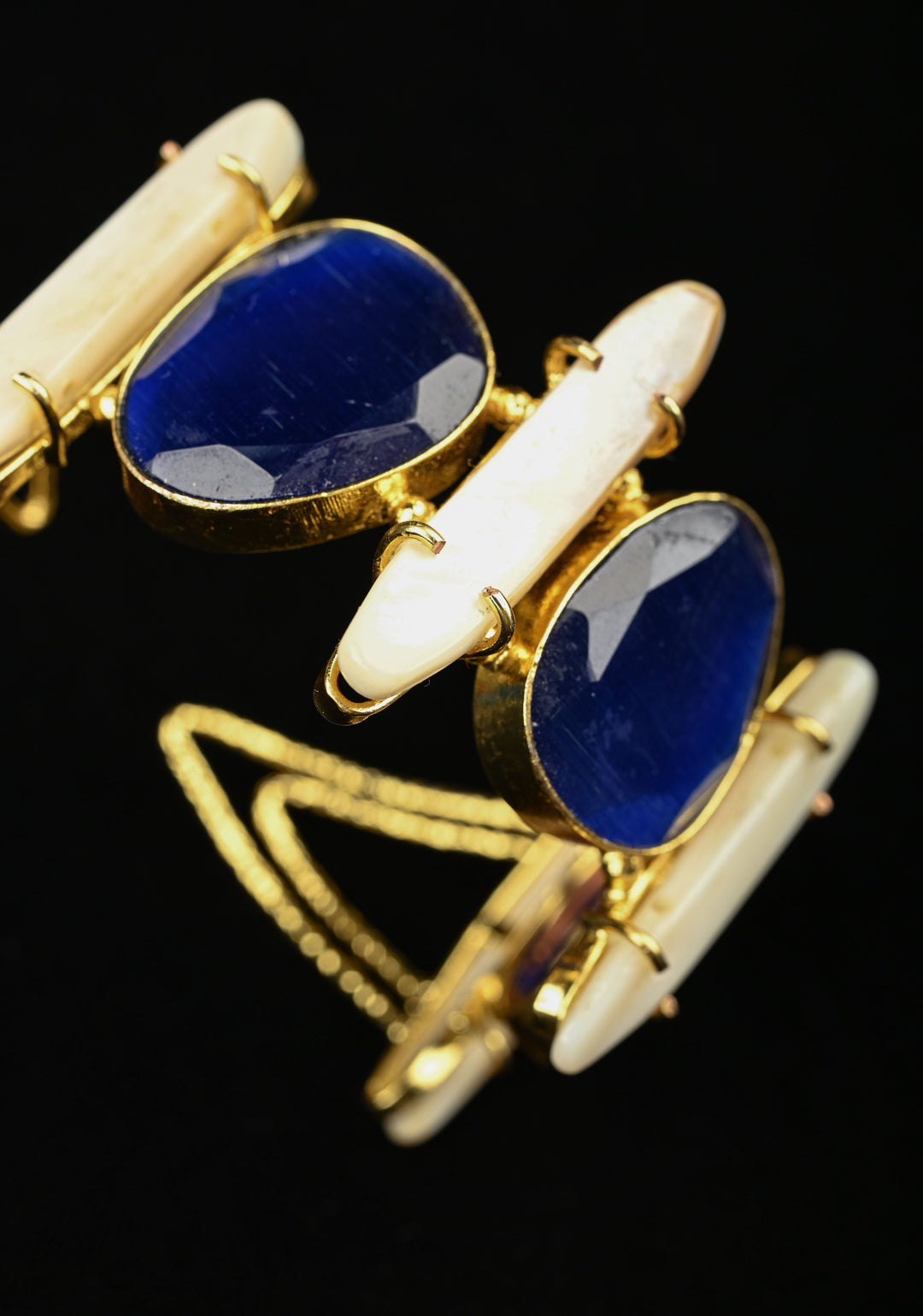 Mother of Pearl with Monalisa Stone Ajustable Handcuff Bracelet With and Gold Tone