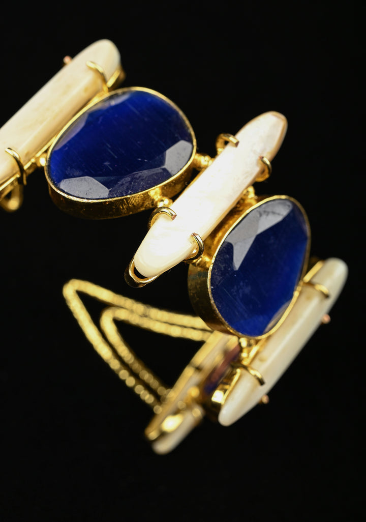 Mother of Pearl with Monalisa Stone Ajustable Handcuff Bracelet With and Gold Tone