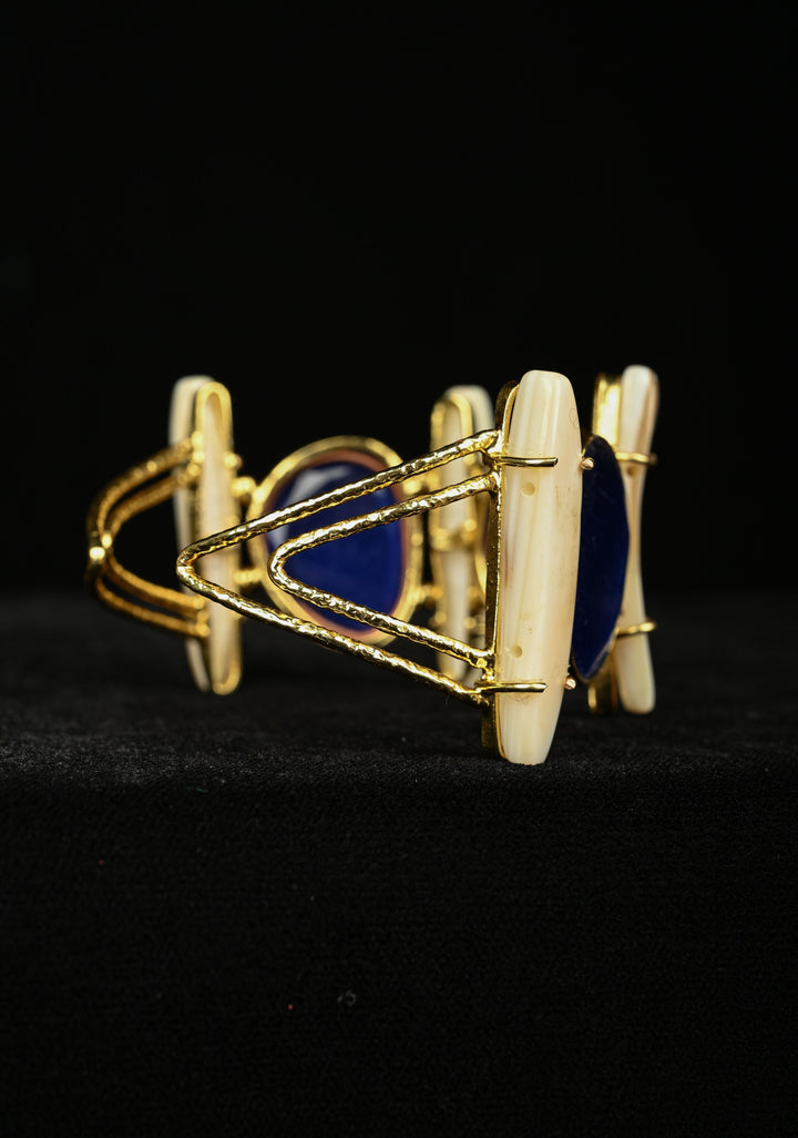 Mother of Pearl with Monalisa Stone Ajustable Handcuff Bracelet With and Gold Tone