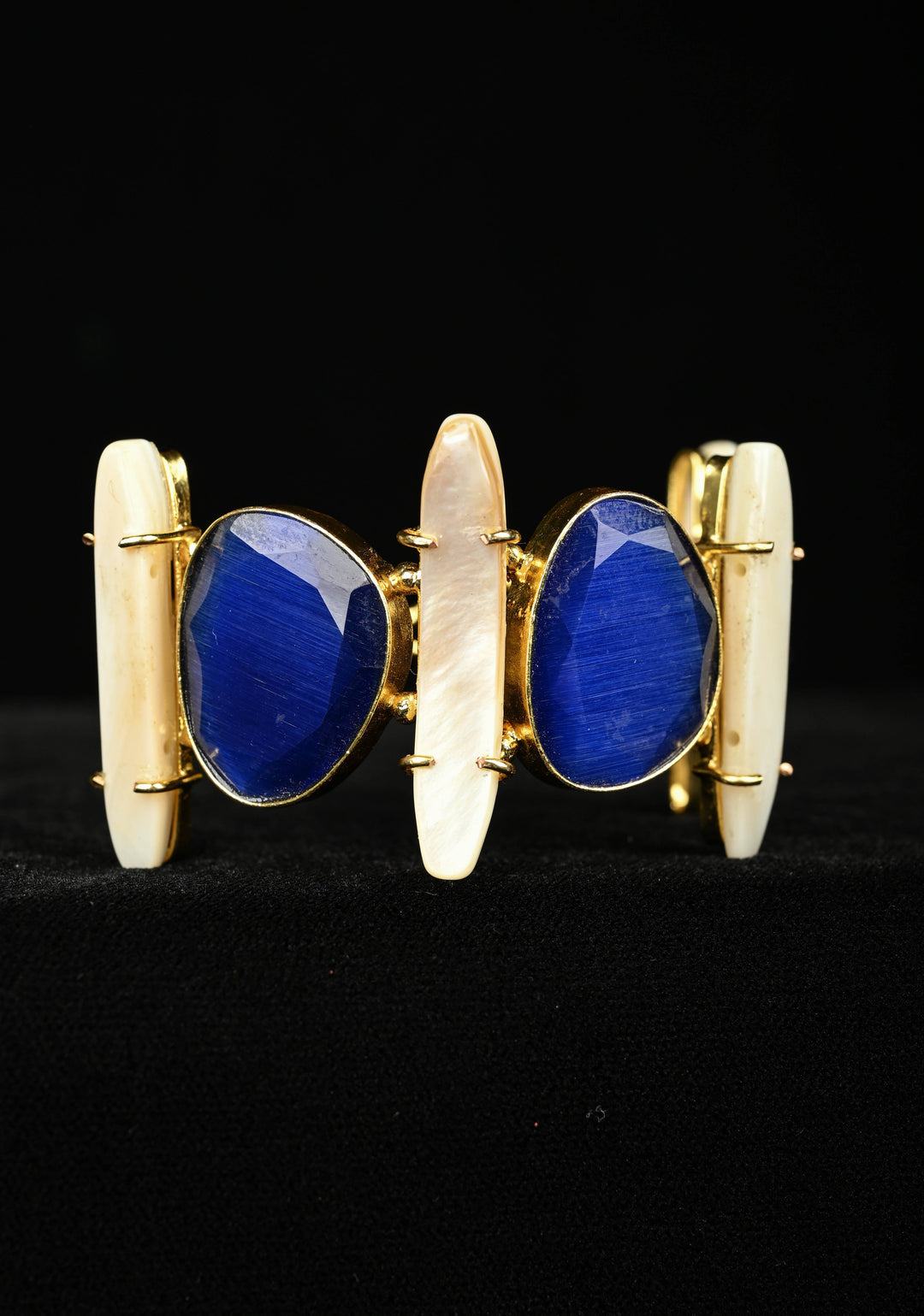 Mother of Pearl with Monalisa Stone Ajustable Handcuff Bracelet With and Gold Tone