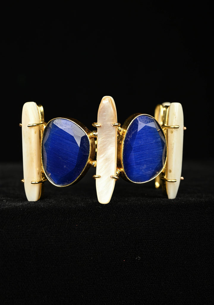 Mother of Pearl with Monalisa Stone Ajustable Handcuff Bracelet With and Gold Tone