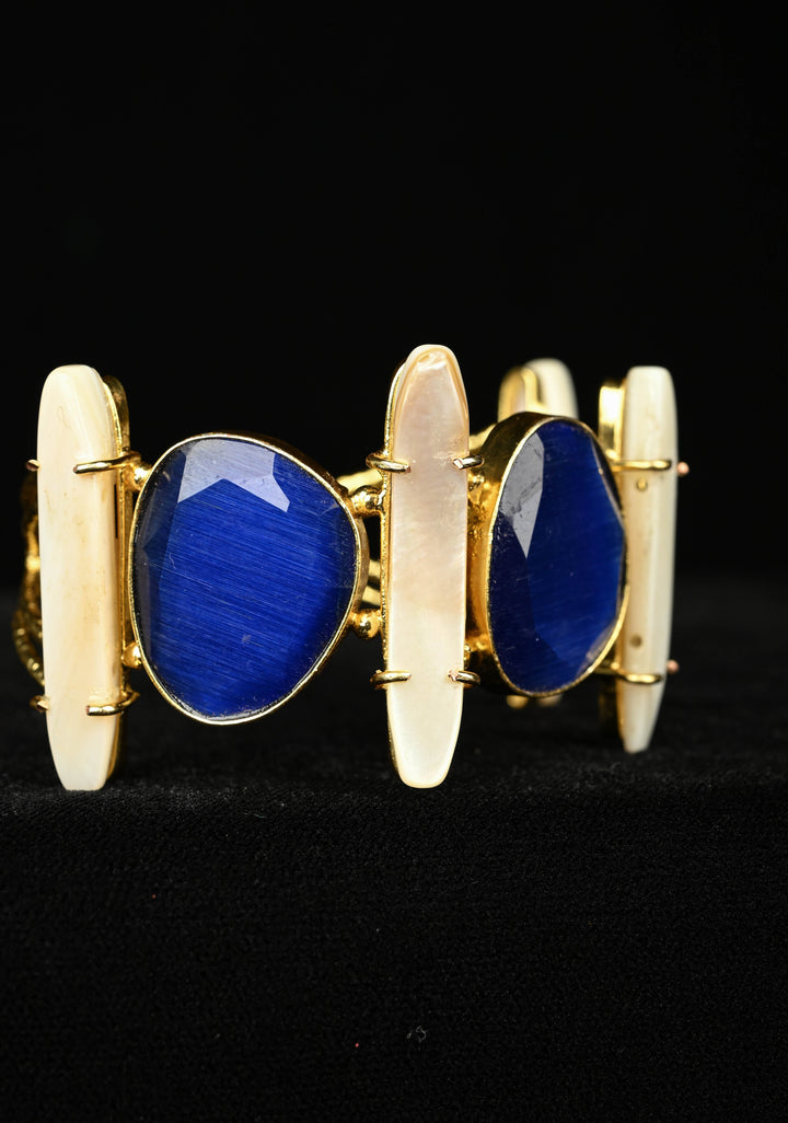 Mother of Pearl with Monalisa Stone Ajustable Handcuff Bracelet With and Gold Tone