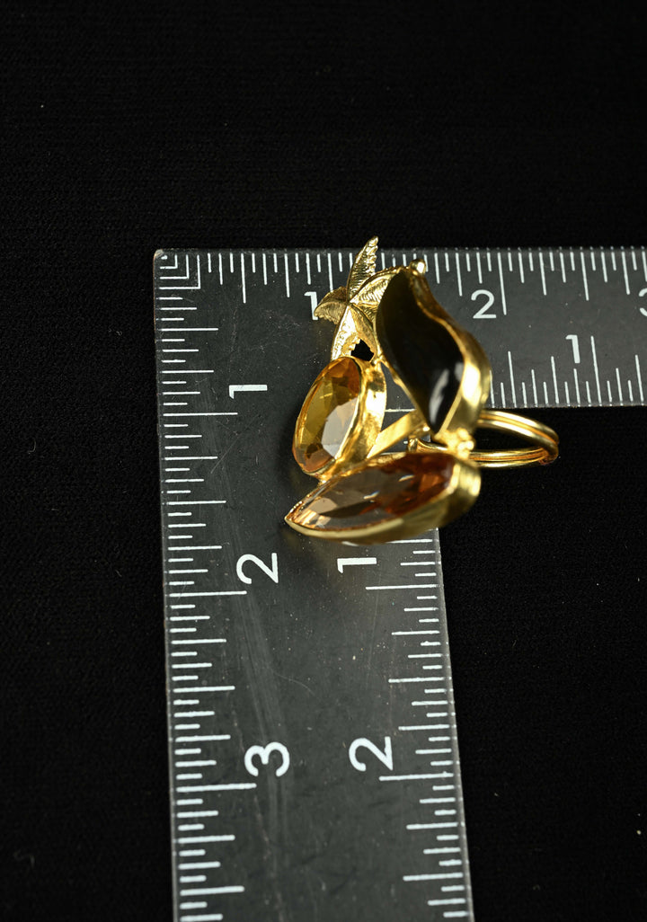Starfish Motif Ring with Yellow-White-Green Glass Gemstone