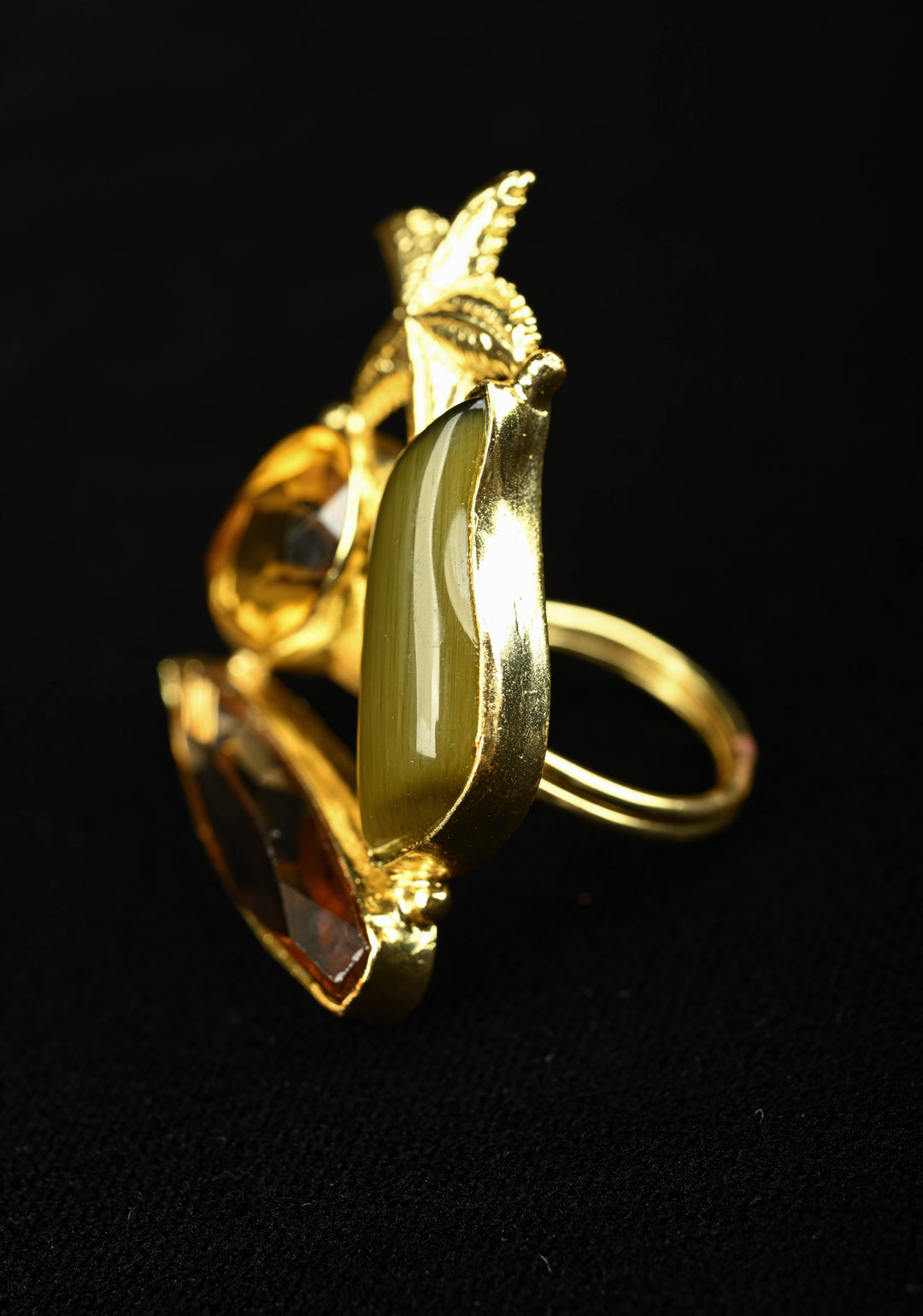 Starfish Motif Ring with Yellow-White-Green Glass Gemstone