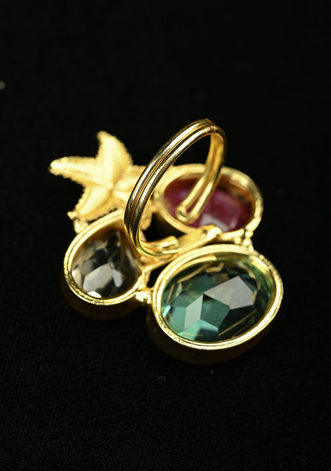 Motif Ring with Magenta-White-Green Glass Gemstone